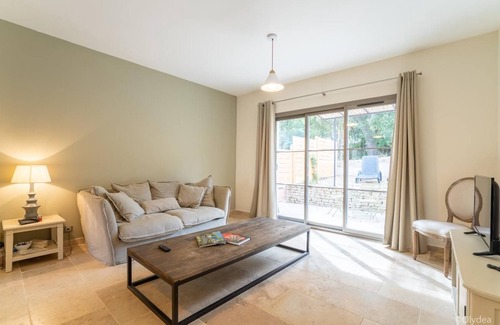 La Redorte Condo | Modern Villa with Pool Access, Parking & Free Wi-Fi