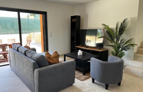 Mouans-Sartoux Villa | Modern 4-Room Villa with Kitchen for Your Perfect Getaway