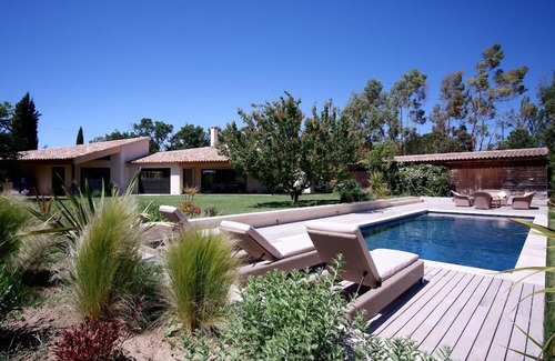 Rognes Villa | Modern Architectural Villa with Pool for Family Getaways