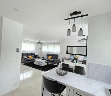 Pornichet Villa | Modern Villa Retreat: 4-Star Family-Friendly Escape