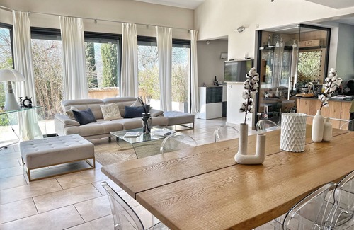 Le Castellet Villa | Villa Moderne: Heated Pool & Ocean Views Near Bandol