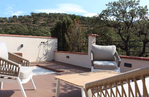 Collioure House | Modern Villa with Terrace and Scenic Views for Families