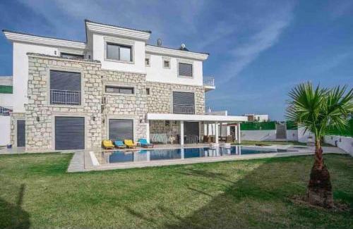 Cesme Villa | Discover Villa Mola Çeşme: Family-Friendly with Pool