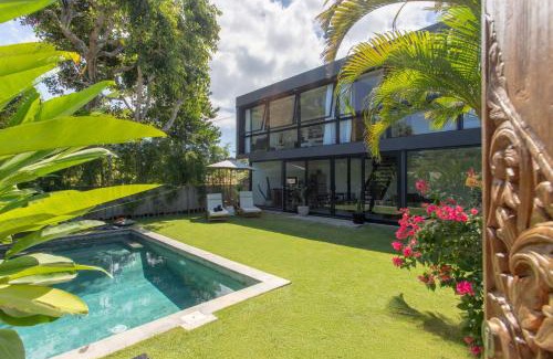 Pecatu Villa | Oceanfront Villa Mola 1 by Alfred - Family Friendly Retreat