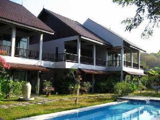 Pantai Tengah Resort | Villa Molek: Guest Rated 9/10 with Pool & Breakfast