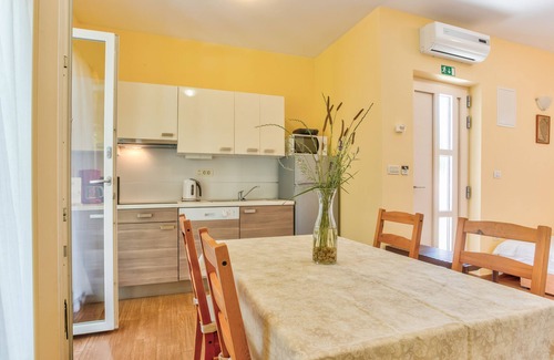 Lovrecica Apartment | Villa Moletto Seaside Retreat with Pool & Pet-Friendly Perks