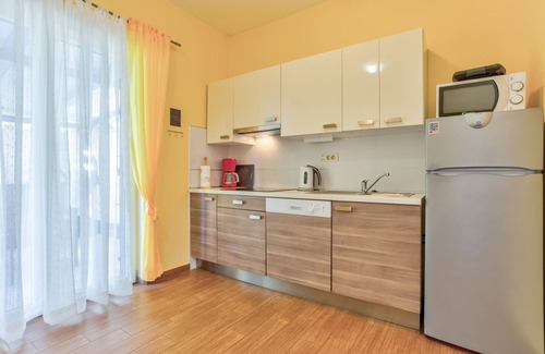 Lovrecica Apartment | Villa Moletto Seaside Retreat with Pool & Pet-Friendly Perks