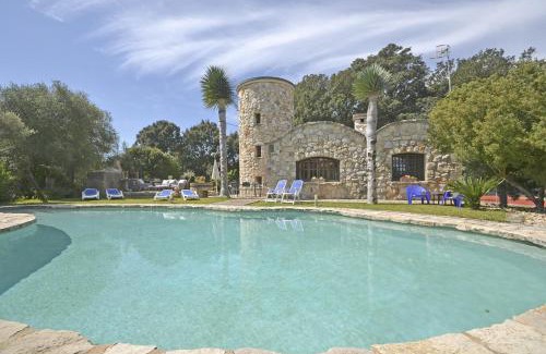 Buger House | Discover Villa Moli: A 4-Star Child-Friendly Retreat