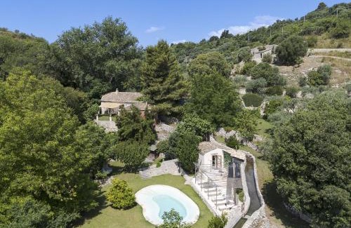 Palazzolo Acreide Villa | Villa Molinum: Family-Friendly Retreat with Pool Access