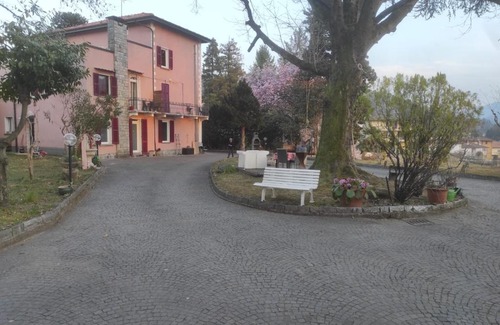 Luino House | Oceanfront Villa Monica: Pet Friendly & Breakfast Included