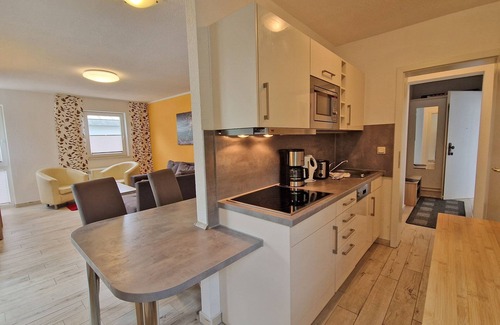Sassnitz Apartment | Villa Monika: Family-Friendly Retreat with Ocean Views