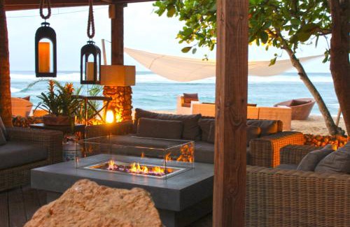 Aguacate Resort | Villa Montaña Beach Resort: Oceanfront Paradise Awaits