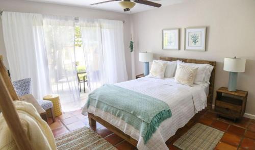 Aguacate Resort | Villa Montaña Beach Resort: Oceanfront Paradise Awaits