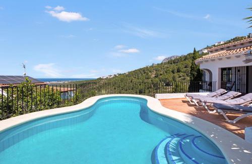 Monte Pego House | Villa Monte Pego: Family-Friendly Retreat with Pool Access
