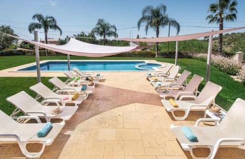 Pata de Cima Villa | Relaxing Villa Monte Sol with Pool & Child-Friendly Amenities