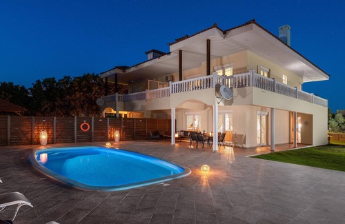 Filerimos Villa | Villa Montefile: Guest Rated 10/10 with Pool & Spa