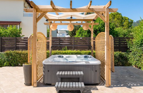 Filerimos Villa | Villa Montefile: Guest Rated 10/10 with Pool & Spa