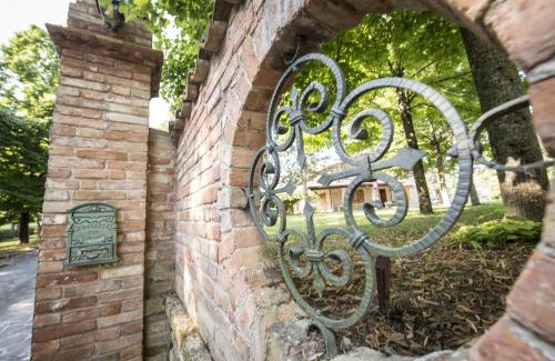 Comunanza House | Pet-Friendly Villa Montegenco with Oceanfront Pool Access