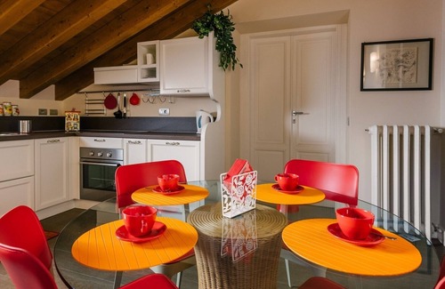 Varenna Apartment | Villa Monti: Primrose Apartment with Private Pool & Breakfast
