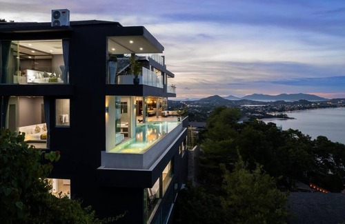 Chaweng City Center Villa | Villa Moonstar: 5-Star Retreat with Oceanfront Views