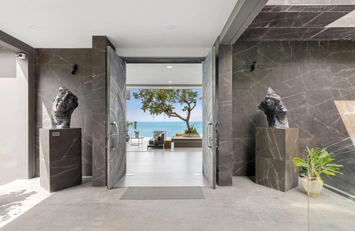 Chaweng City Center Villa | Villa Moonstar: 5-Star Retreat with Oceanfront Views