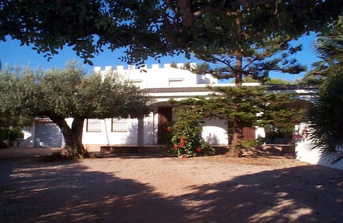 Vinaros Villa | Serene Villa with Garden, Steps from Vinaroz Beach
