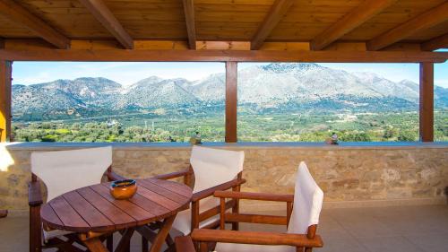Damavolos Apartment | Villa Morfeas: Guest Rated 10/10, Pet and Child Friendly