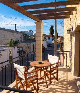 Damavolos Apartment | Villa Morfeas: Guest Rated 10/10, Pet and Child Friendly