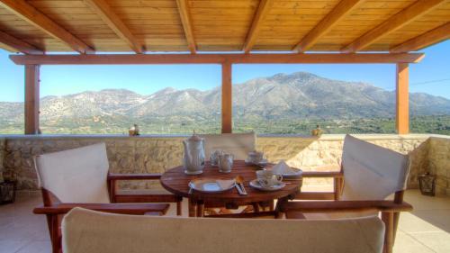 Damavolos Apartment | Villa Morfeas: Guest Rated 10/10, Pet and Child Friendly