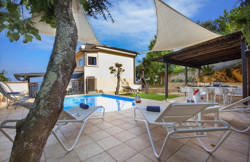 Schiazzano Villa | Villa Mouna: Relax by Your Private Pool and Spa Retreat