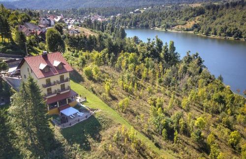 Fuzine Apartment | Villa MOYA: Family-Friendly Haven with Hot Tub & 10/10 Rating