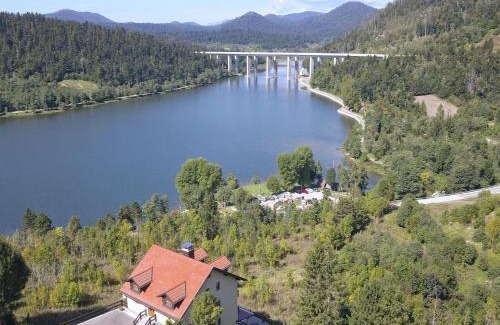 Fuzine Apartment | Villa MOYA: Family-Friendly Haven with Hot Tub & 10/10 Rating