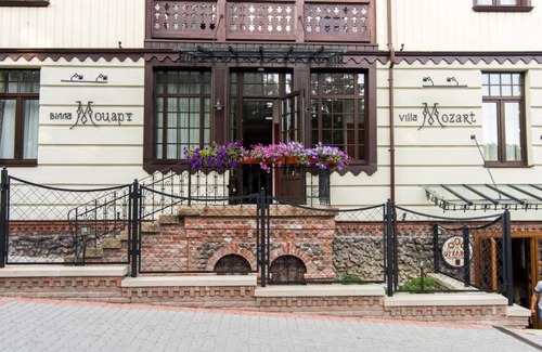 Truskavets Hotel | Villa Mozart: Pet-Friendly Hotel with Family Amenities