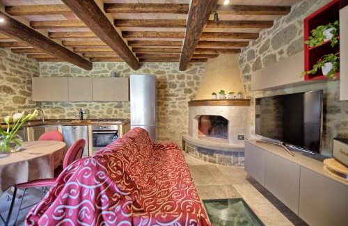 Pieve di Chio Villa | Relax at Villa Mulino: Family-Friendly with Pool Access