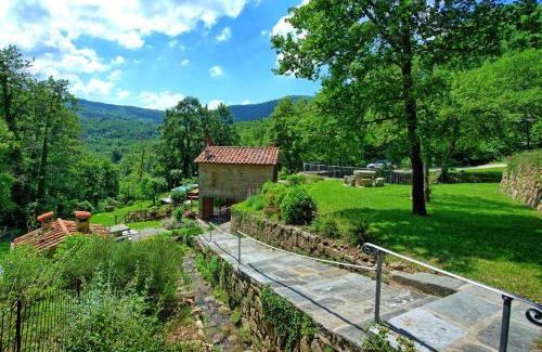 Pieve di Chio Villa | Relax at Villa Mulino: Family-Friendly with Pool Access