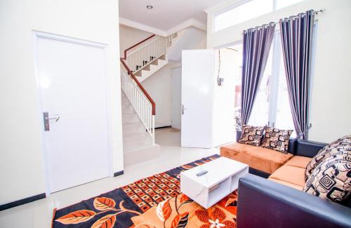 Oro Oro Ombo Villa | Discover Family-Friendly Villa Mulyo E4 by Sans Villa