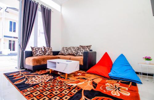 Oro Oro Ombo Villa | Discover Family-Friendly Villa Mulyo E4 by Sans Villa