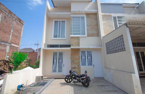Oro Oro Ombo Villa | Discover Family-Friendly Villa Mulyo E4 by Sans Villa