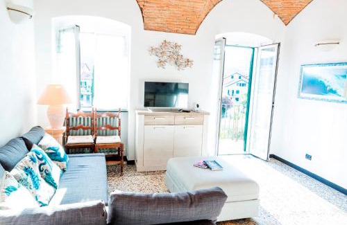 Pian Rosso-costa Apartment | Oceanfront Villa Musso: Family-Friendly & Pet Friendly Stay