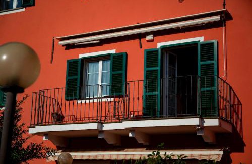Pian Rosso-costa Apartment | Oceanfront Villa Musso: Family-Friendly & Pet Friendly Stay