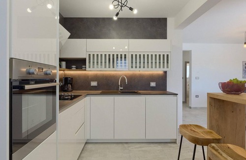 Krmed House | Villa My Ivana: Your Ideal Retreat with Pool & Spa Access