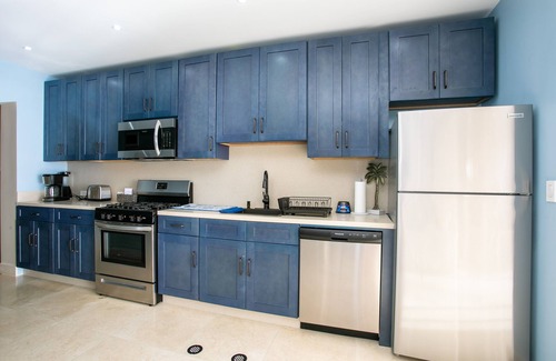 Beacon Hill House | Beachfront Villa with Pool - Ideal for Family Getaways