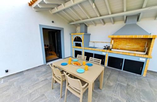 Mourteri House | Villa Myrtia Mourteri just steps from the beach