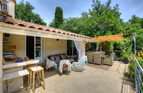 Neoules Villa | Experience Bliss at Maison Villa: Oceanfront & Pet-Friendly