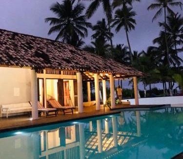 Aritagua Villa | Villa Nacri: Oceanfront Retreat with Pool & Pet-Friendly Perks