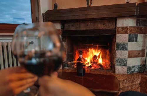 Assenza House | Villa Nadya: Pet-Friendly Escape with Restaurant Dining
