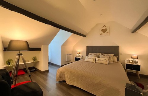 Pierrefonds Apartment | Discover Villa Napoléon: Family-Friendly Retreat with High Ratings