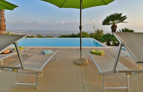 Ragusa Villa | Villa Nausica: Oceanfront Pool Stay for Large Groups