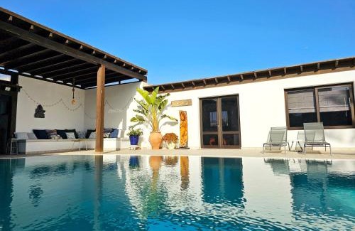 Nazaret House | Relax at Villa Nazoly: 4-Star Oceanfront Oasis Awaits