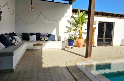 Nazaret House | Relax at Villa Nazoly: 4-Star Oceanfront Oasis Awaits